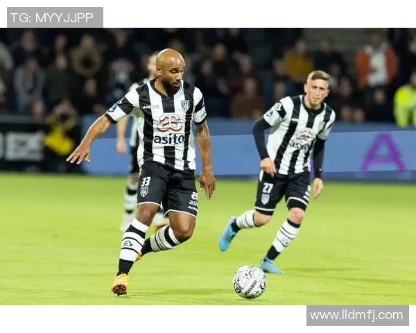 R沃勒与赫拉克勒的精彩对决揭示足球战术与团队协作的魅力